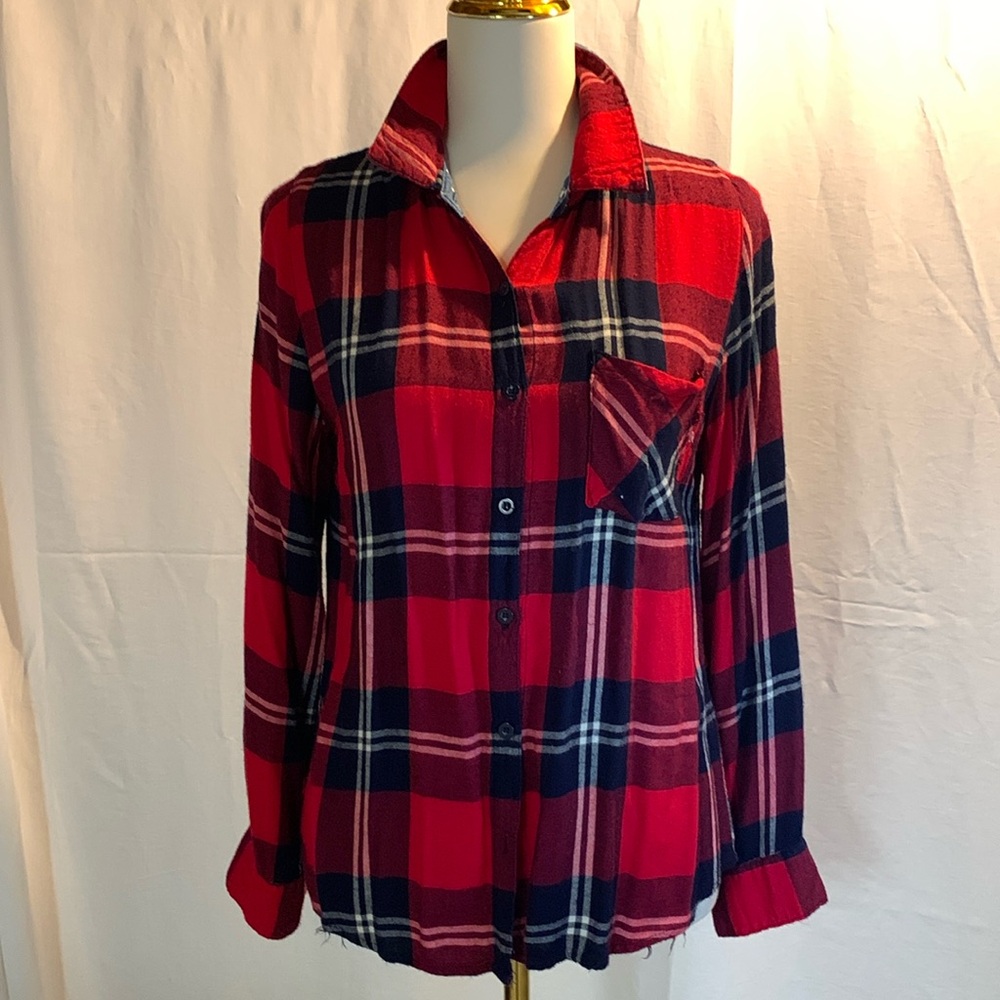 Soft cotton red plaid shirt size M